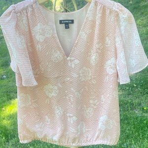 Express Women’s Pink Flora Short Sleeve Stretch V neck tops